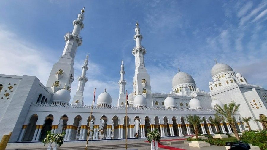 Masjid Raya Sheikh Zayed Solo.
