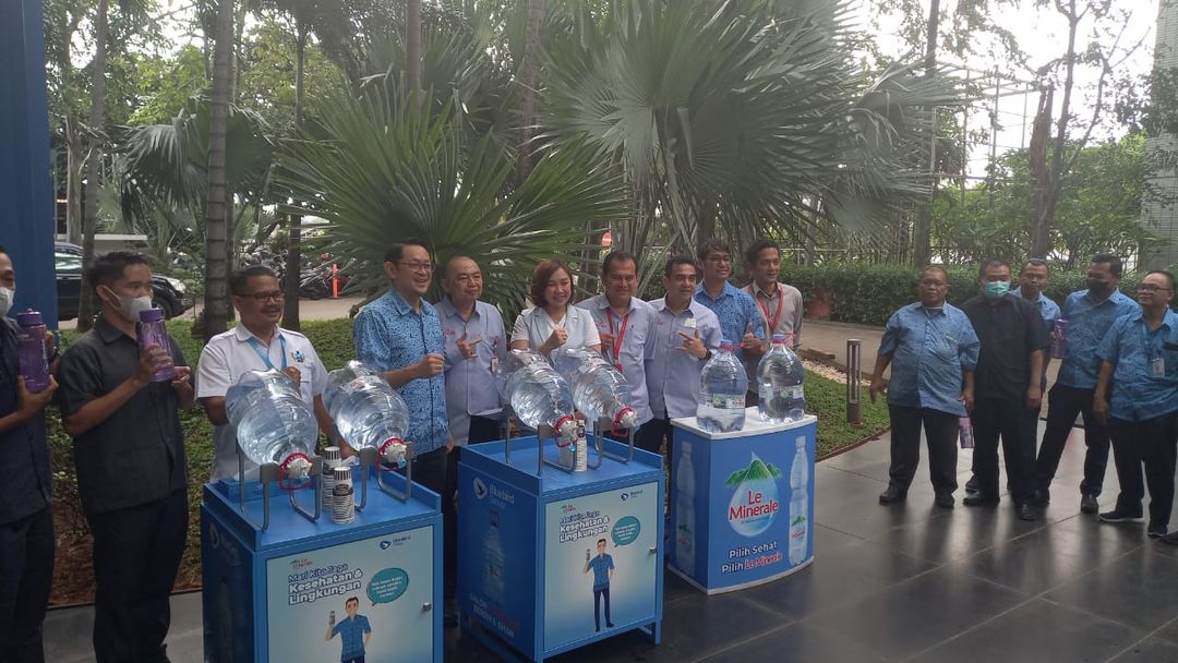 PT Blue Bird Tbk (BIRD) bekerja sama dengan Le Minerale untuk mereduksi limbah plastik dalam rangka penerapan ESG.  