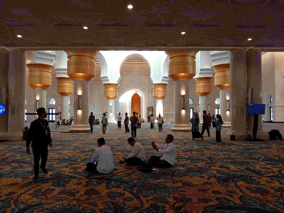 masjidzayed.jpg