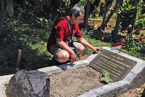 Makam pahlawan nasional, Tan Malaka, di Kediri, Jawa Timur.