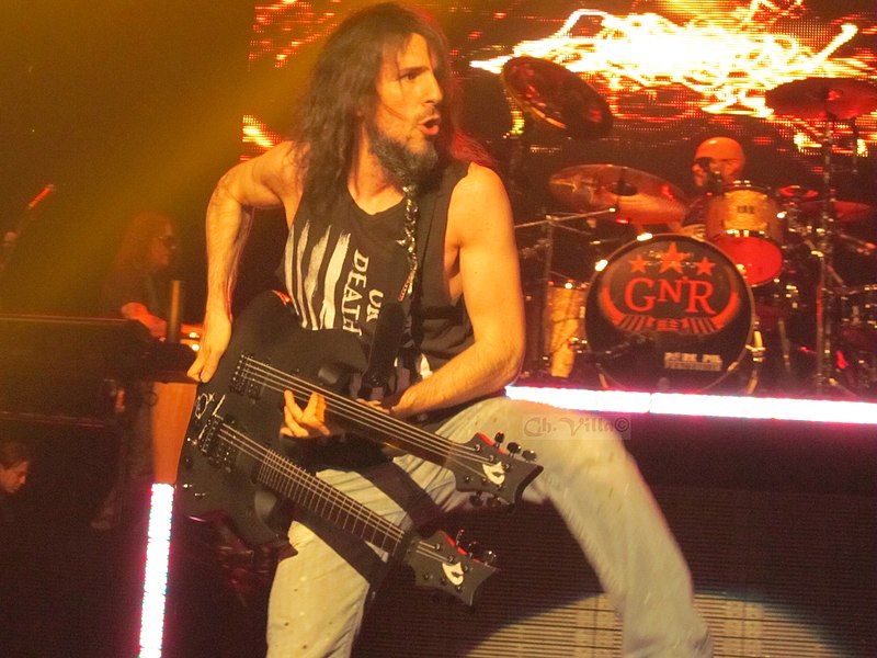 Ron "Bumblefoot" Thal saat masih berada di Guns N' Roses.