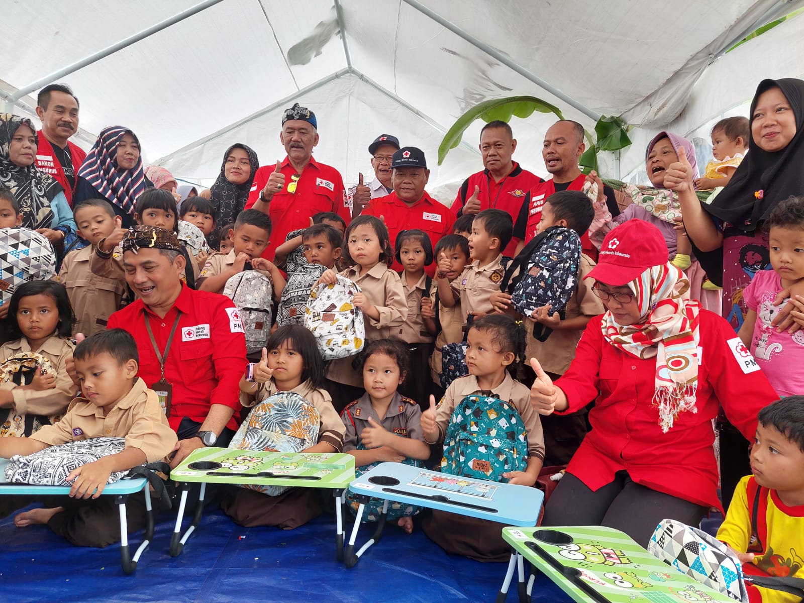PMI DIY bersama anak-anak korban gempa Cianjur.