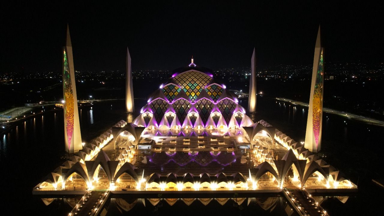 Masjid Raya Al Jabbar, Bandung.