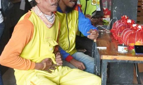 ngopi gratis sampah.jpg