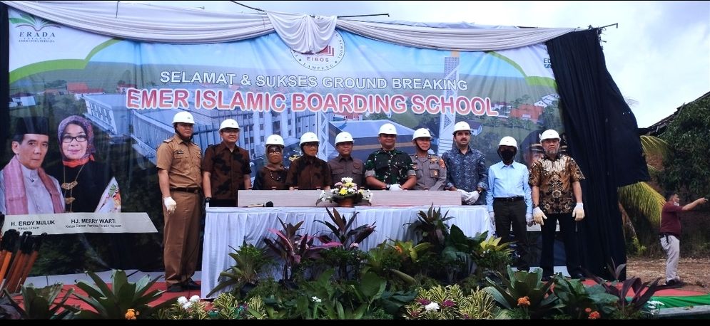 Yayasan Emer Citra Persada (ERADA) sukses menggelar Ground Breaking Ceremony Emer Islamic Boarding School (EIBOS) pada Senin, 27 Februari 2023.