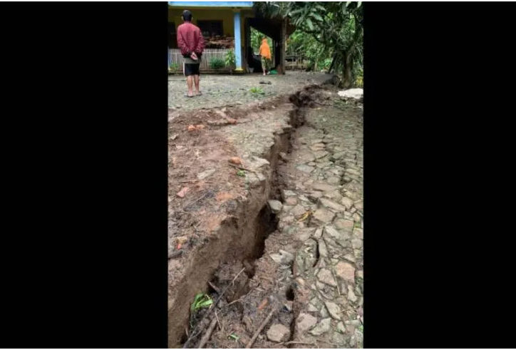 Misterius, Retakan Tanah di Probolinggo Makin Lebar, Pondasi Rumah Ikut Tergeser, Ratusan Orang Diungsikan