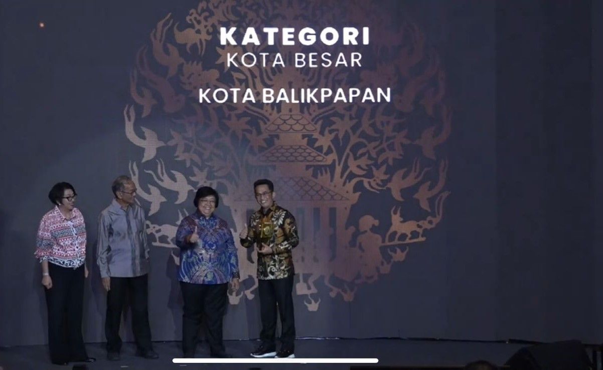 Wali Kota Balikpapan Rahmad Mas'ud menerima Penghargaan Adipura Kencana, Selasa (28/2/2023)