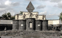 monumen so.jpeg