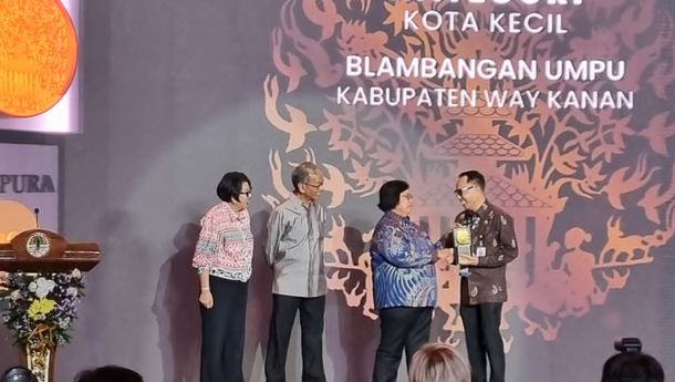 Kabupaten Way Kanan dan Lambar Terima Penghargaan Adipura 