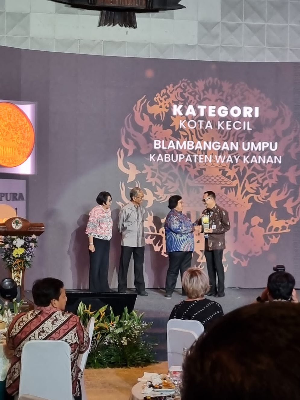 Kabupaten yang menerima penghargaan Adipura yaitu Kabupaten Way Kanan untuk kategori Plakat Adipura dan Kabupaten Lampung Barat untuk kategori Sertifikat Adipura.