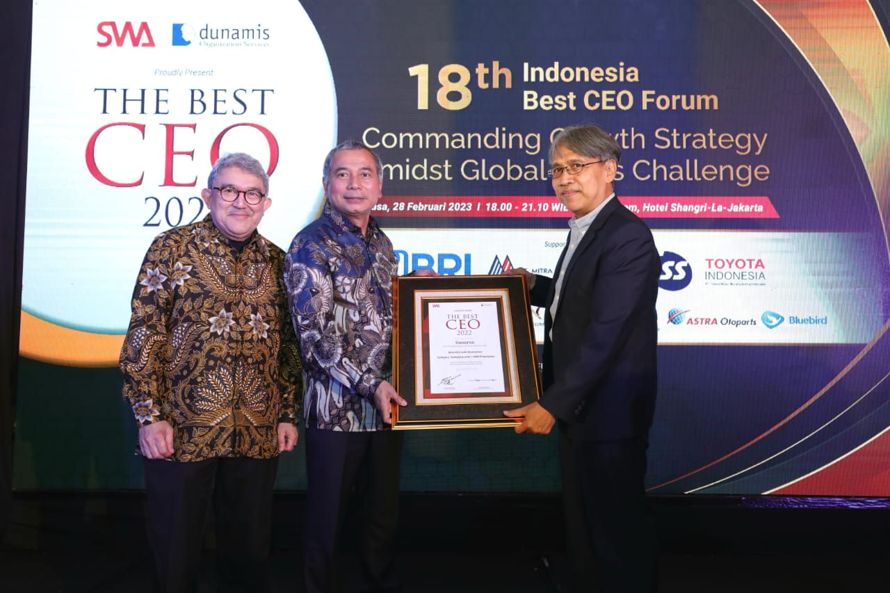 Direktur Utama PT Bank Rakyat Indonesia (Persero) Tbk. Sunarso, mendapatkan penghargaan bergengsi Best CEO with Distinction untuk kategori Company With More Than 1.000 Employees dalam ajang Indonesia Best CEO 2022. 