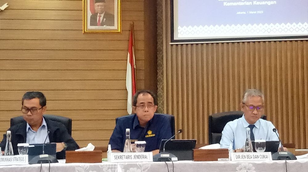 Sekjen dan Dirjen Bea Cukai Kemenkeu Press Kon.jpeg