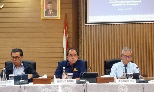 Sekjen dan Dirjen Bea Cukai Kemenkeu Press Kon.jpeg