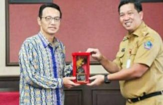 Wagub Steven Kandouw bersama Dubes Jepang untuk Indonesia Kanasugi Kenji.