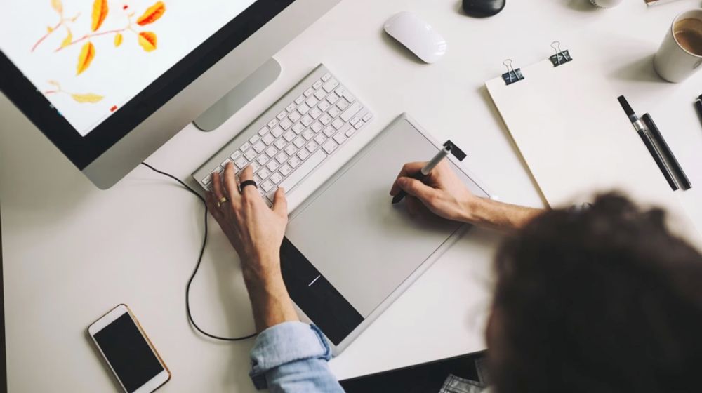 Rekomendasi Pekerjaan Sampingan yang Bisa Dilakukan dengan Media Sosial: Desain grafis 