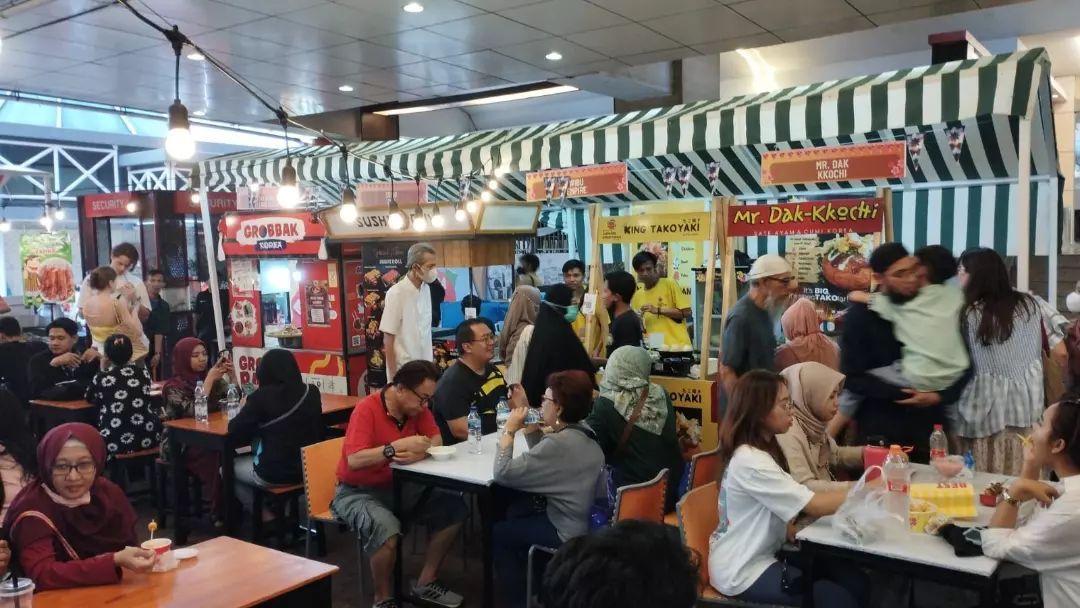 Potret gelaran Asian Food Street di Mal Mangga Dua Square 17 Februari - 5 Maret 2023.