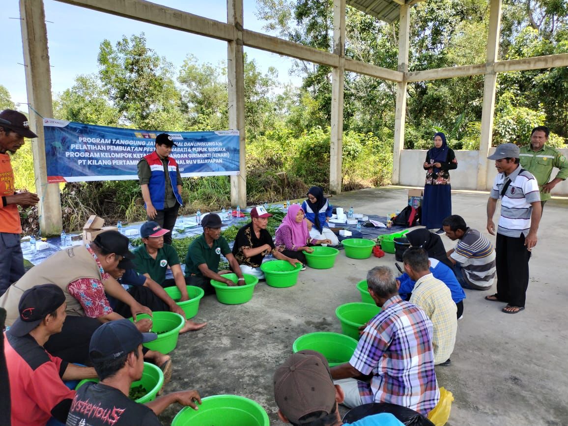 Gandeng Petani, Pertamina Unit Balikpapan Gelar Pelatihan Pembuatan Pestisida Nabati dan Pupuk Biosaka