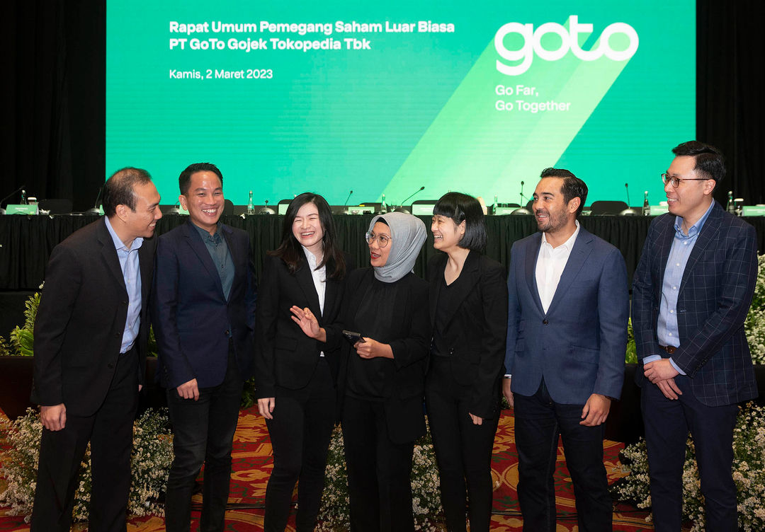 ( Dari ki-ka ) Direktur / Presiden Unit Bisnis Financial Technology Hans Patuwo -  Direktur Utama Andre Soelistyo -  Presiden Unit Bisnis E-Commerce Melissa Siska Juminto -  Direktur Nila Marita - Presiden Unit Bisnis On-Demand Services Catherine Hindra Sutjahyo dan  Direktur Pablo Malay saat Rapat Umum Pemegang Saham Luar Biasa (RUPSLB) PT GoTo Gojek Tokopedia Tbk, di Jakarta Kamis 2 Maret 2023 Foto : Panji Asmoro/TrenAsia