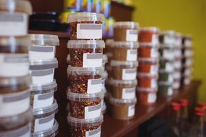 Rekomendasi Ide Bisnis Menjelang Ramadan 2023: jasa titip oleh-oleh