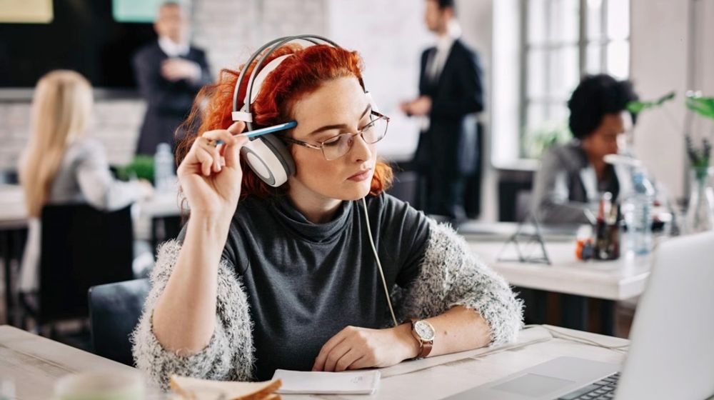 Mendengar Suara Terlalu Keras Picu Gangguan Pendengaran, Ini Cara Mengatasinya dengan Teknologi