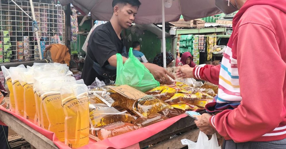 Minyak Kita mulai Beredar di Pasar Tradisional Palembang, Dijual Rp 15 Ribu/Liter