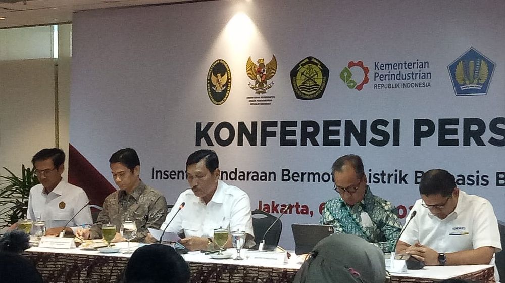 konpers insentif kendaraan bermotor listrik berbasi baterai (KBLB) di Kemenko Marves pada Senin, 6 Maret 2023.jpeg