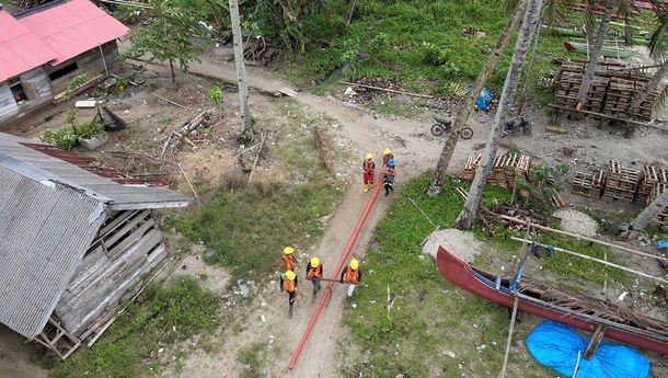 Warga Desa Karang Brak Kabupaten Tanggamus Kini Nikmati Listrik PLN