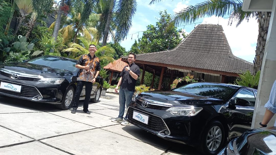 Blue Bird melalui unit usaha Mobil Go menawarkan Toyota Camry 2018 Tipe G yang merupakan mobil bekas dari taksi operasional perseroan.