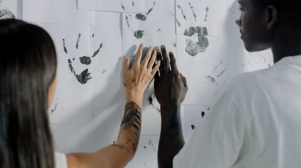 Photo by cottonbro studio: https://www.pexels.com/photo/couple-leaving-palm-prints-on-wall-10617287/