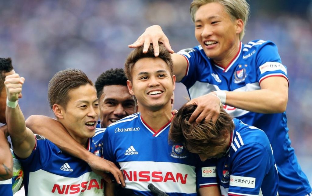 Theerathon Bunmathan ketika membela Yokohama Marinos 
