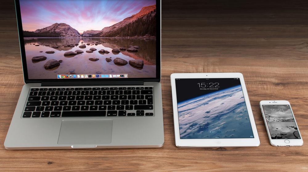 Photo by Pixabay: https://www.pexels.com/photo/macbook-pro-beside-white-ipad-4158/