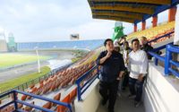 Ketua Umum PSSI, Erick Thohir (kiri) mengecek kelayakan Stadion Si Jalak Harupat, Kabupaten Bandung, untuk venue Piala Dunia U-20 2023, akhir pekan lalu.