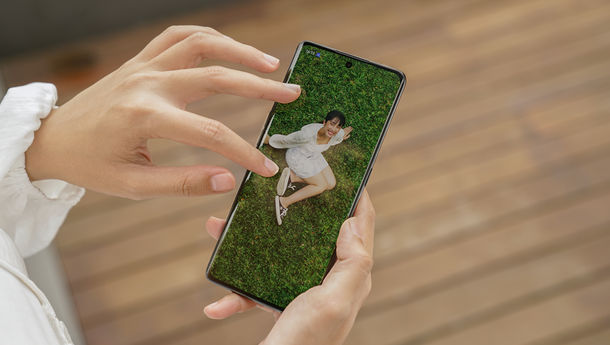 Tampilan Smartphone Flagship, Layar Lengkung Alasan Utama Konsumen Pilih OPPO Reno8 T 5G