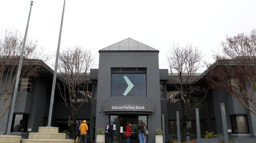 Regulator keuangan California, Amerika Serikat, resmi menutup layanan serta operasional Silicon Valey Bank (SVB) pada Jumat, 10 Januari 2023. Penutupan tersebut terjadi setelah perbankan terbesar AS ini mengalami krisis modal.
