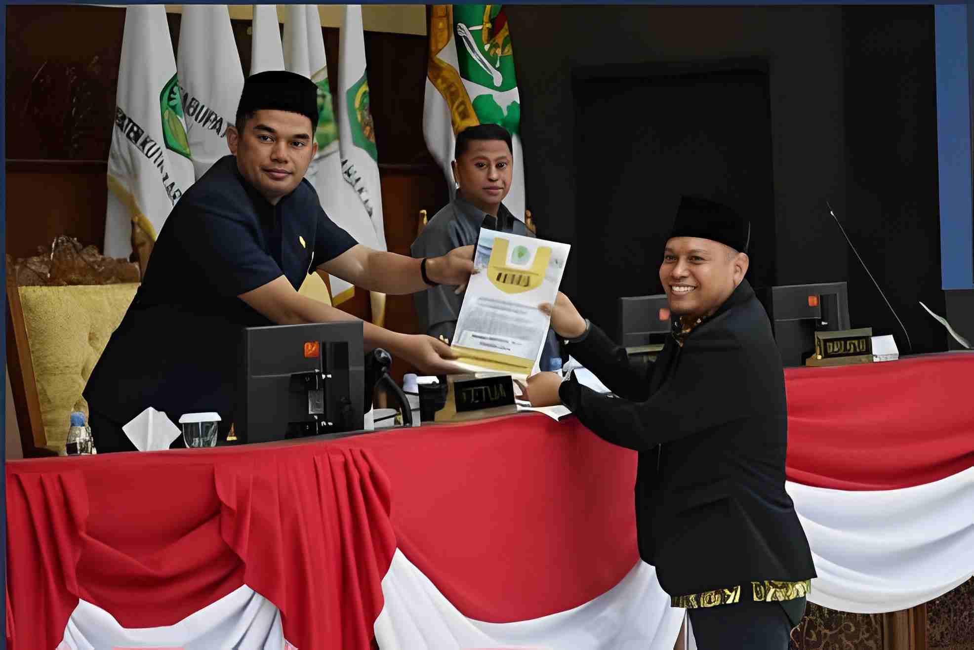 Ketua DPRD Kaltim, Hasanuddin Mas'ud menerima laporan hasil reses anggota dewan,