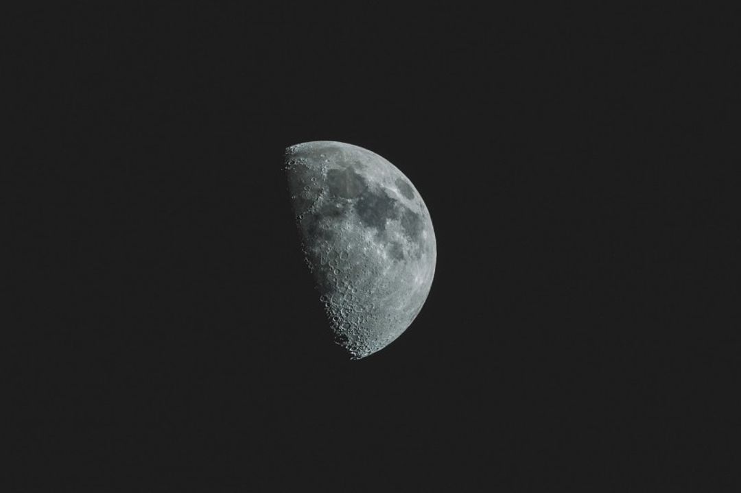 bulan.jpg