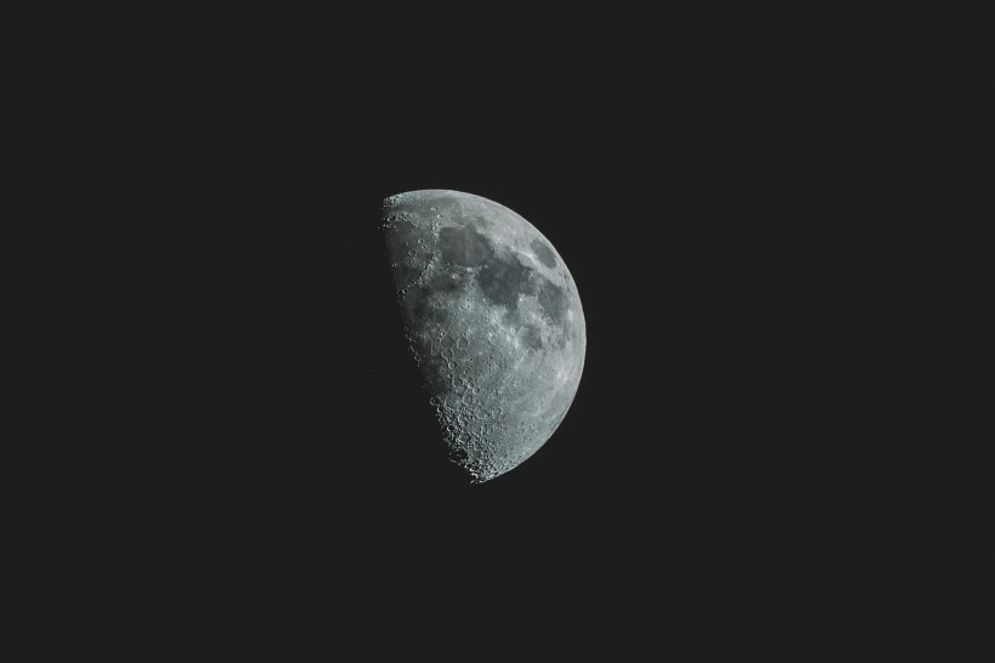bulan.jpg