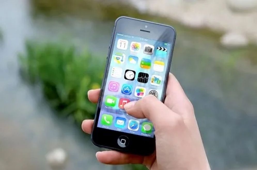Meski jarang digunakan, aplikasi Messages atau Pesan di ponsel termasuk iPhone memiliki peran yang cukup penting.