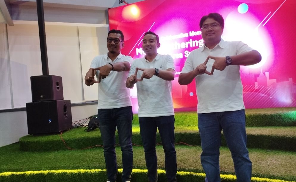 President Consumer Sales Area Sumatera Mulya Budiman, Vice President Area Network Operations Sumatera Wahyudi C Purnama,  Vice President Corporate Communications Saki H Bramono.