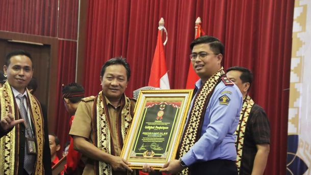 Gubernur Arinal Terima Anugerah PWDPI Award Kategori Duta Pemimpin Sukses Bangun Daerah