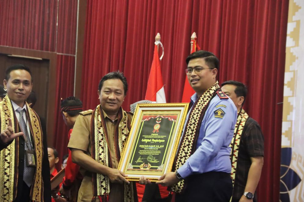 Gubernur Lampung diwakili oleh Asisten Perekonomian & Pembangunan, Kusnardi, menghadiri Rapimnas sekaligus Deklarasi dan Penganugerahan Persatuan Wartawan Duta Pena Indonesia (PWDPI) Award Tahun 2023.