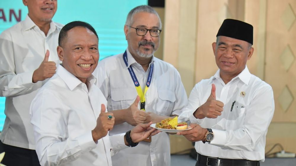 1546Plt-Menpora-Muhadjir-Effendy-Apresiasi-dan-Ucapkan-Terima-Kasih-atas-Pengabdian-dan-Torehan-Prestasi-Zainudin-Amali.jpeg