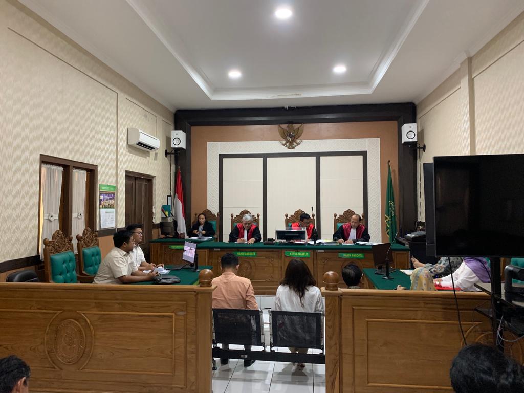 Suasana persidangan di PN Sidoarjo terkait  gugatan perdata Bank OCBC NISP terhadap konglomerat Susilo Wonowidjojo, Rabu 15 Maret 2023. 