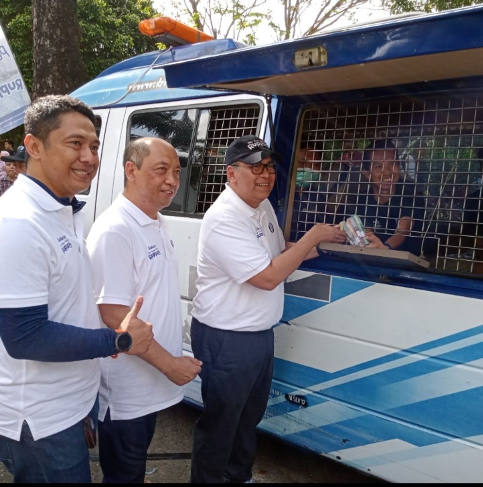 Bank Setop Layani Tukar Uang, Warga Palembang Kebingungan