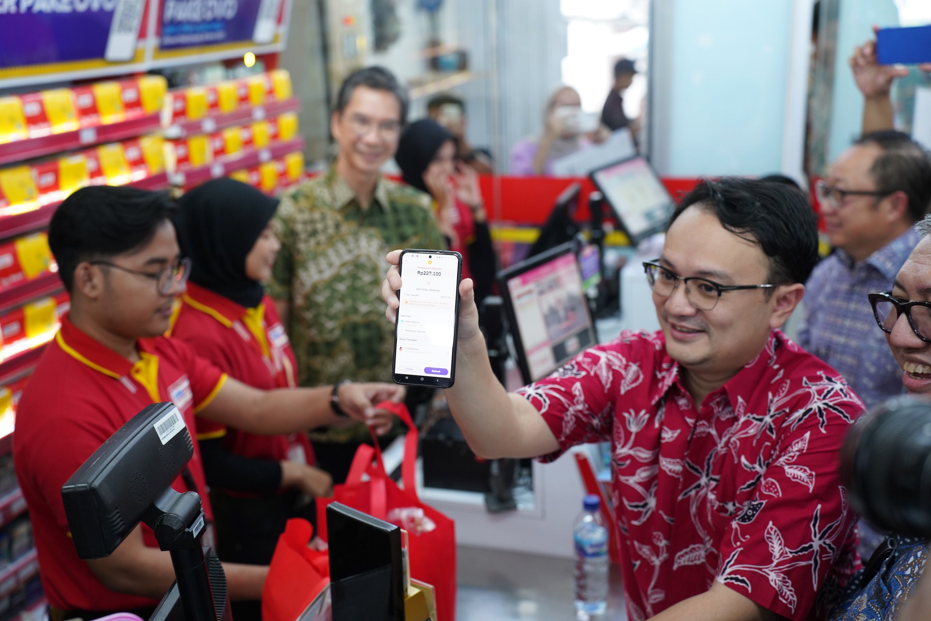 Dorong Penggunaan QRIS, OVO Gandeng Gerai Alfamart Terbanyak di Indonesia
