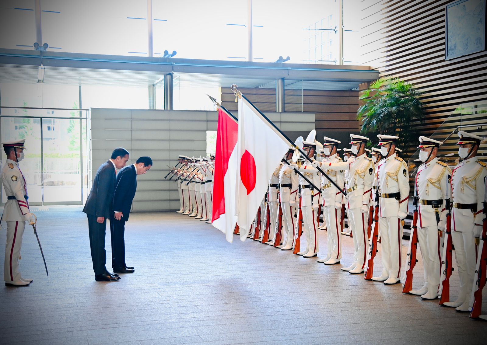 Presiden Jokowi melakukan pertemuan dengan PM Jepang Fumio Kishida, di Kantor PM Jepang, Rabu, 27 Juli 2022.