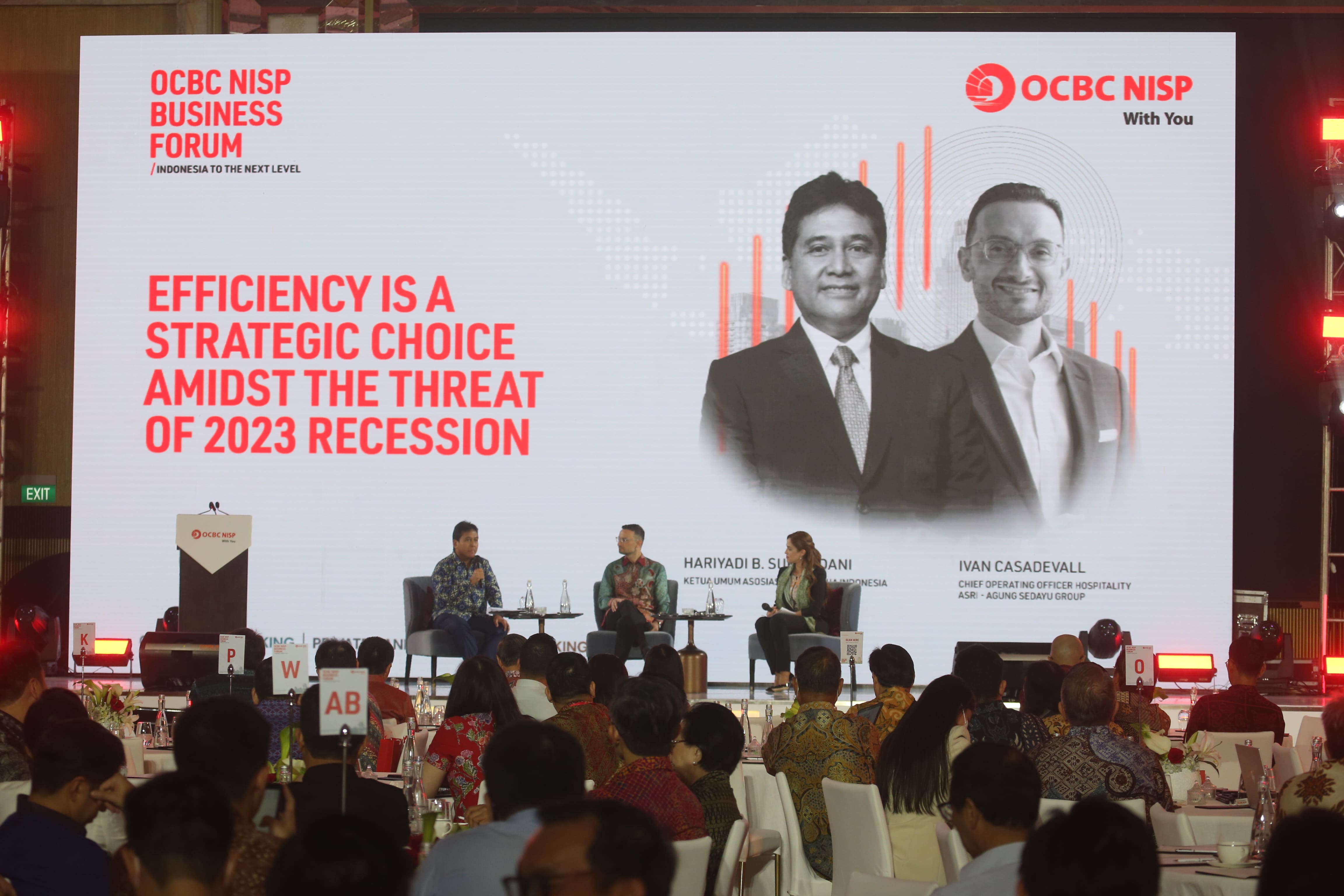 Ketua Umum Asosiasi Pengusaha Indonesia (Apindo) Haryadi B. Sukamdani menyampaikan hambatan bagi pemulihan industri dalam sesi diskusi di acara OCBC NISP Business Forum 2023 di Jakarta, Selasa, 22 Maret 2023. 