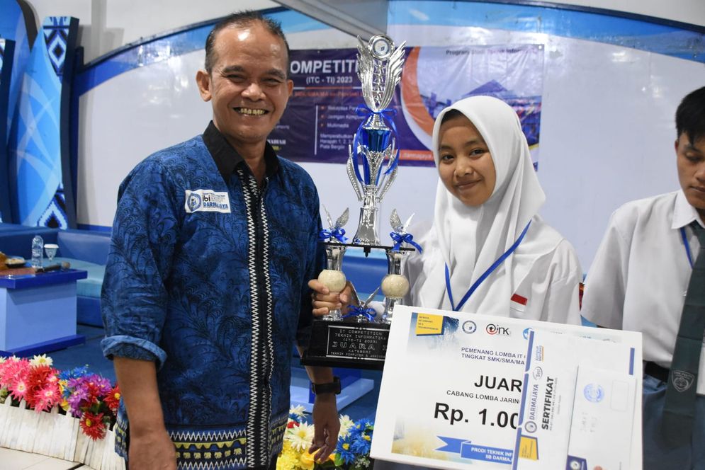 SMK Pelita Pesawaran menjadi Juara Umum dalam IT Competition Prodi Teknik Informatika Institut Informatika dan Bisnis (IIB) Darmajaya.