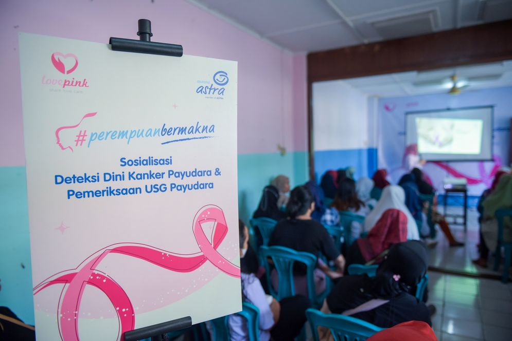 Asuransi Astra dan Lovepink Deteksi Dini Kanker Payudara untuk Warga Kampung Berseri Pela Mampang