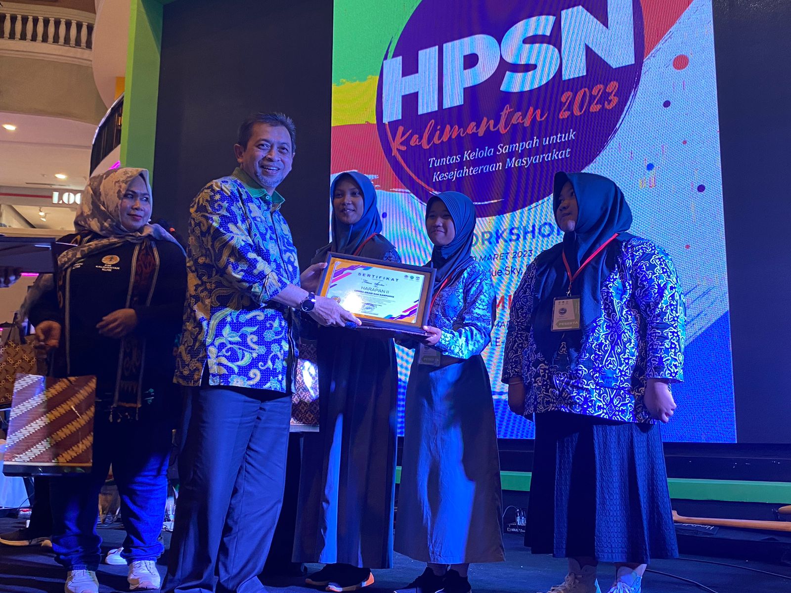 Hari Peduli Sampah Nasional (HPSN) Kalimantan 2023 ditutup oleh Wakil Gubernur Kaltim, Hadi Mulyadi di Atrium e-Walk BSB pada Selasa (21/3/2023) malam.